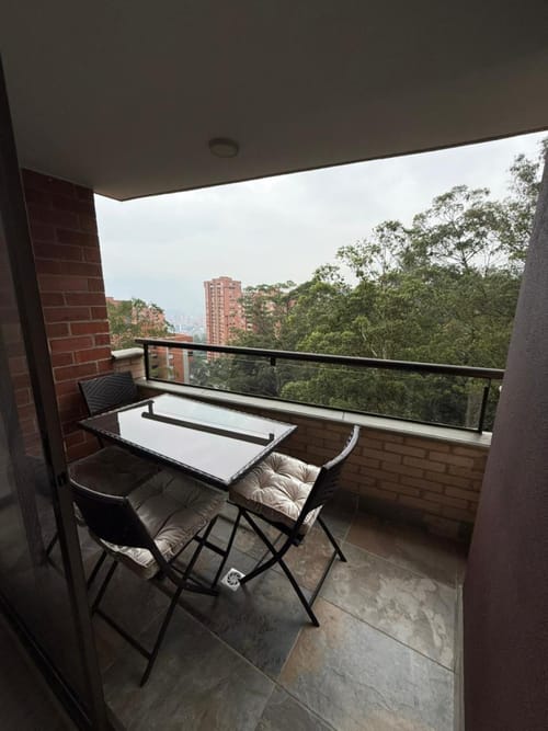 Apartamento de 3 alcobas en arriendo en Los Naranjos, Medellín, 90 m² · foto 19 de 20