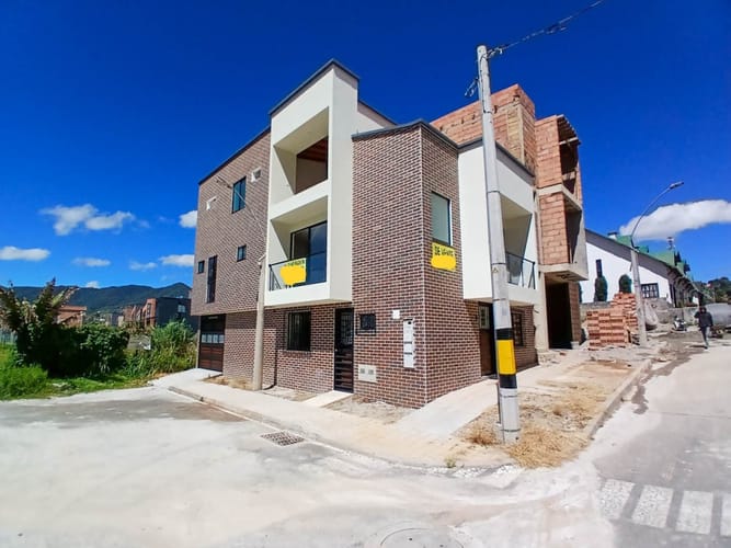 Apartamento de 3 alcobas en venta en El Carmen De Viboral, El Carmen de Viboral, 120 m² · foto 2 de 24