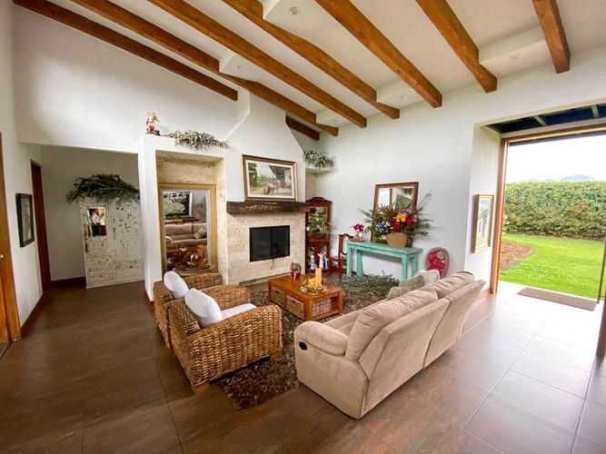 Casa de 3 alcobas en venta en Lomitas, La Ceja, 375 m² · foto 5 de 7