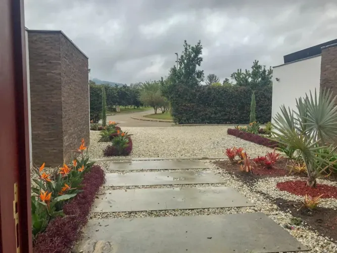 Casa de 5 alcobas en venta en Llano Grande, Rionegro, 450 m² · foto 3 de 17
