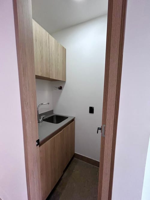 Oficina en arriendo en Las Palmas, Envigado, 64 m² · foto 2 de 8