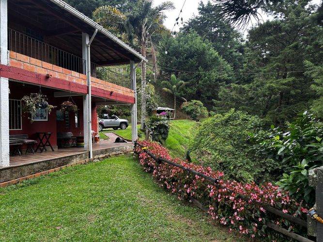 Finca en venta en Las Palmas, Envigado, 251 m² · foto 2 de 19