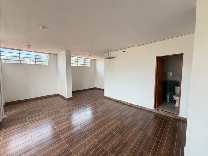 Apartamento de 3 alcobas en arriendo en El Rosario, Medellín, 78 m² · foto 2 de 14