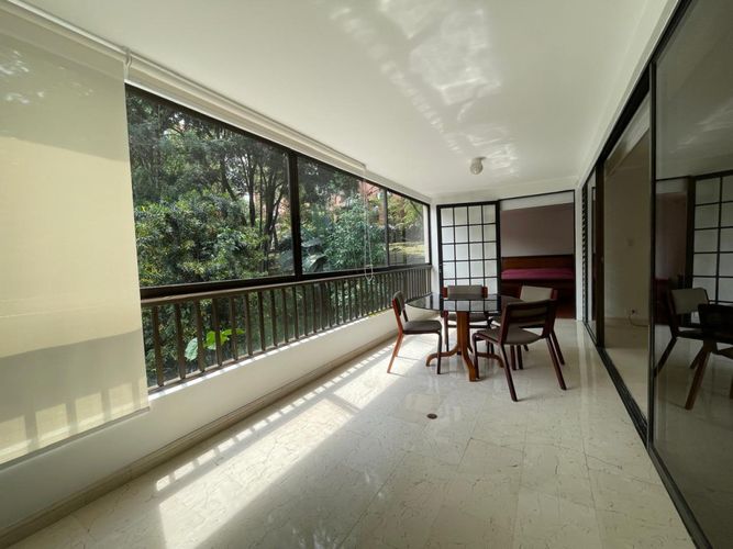 Apartamento de 3 alcobas en venta en Altos Del Poblado, Medellín, 210 m² · foto 3 de 23