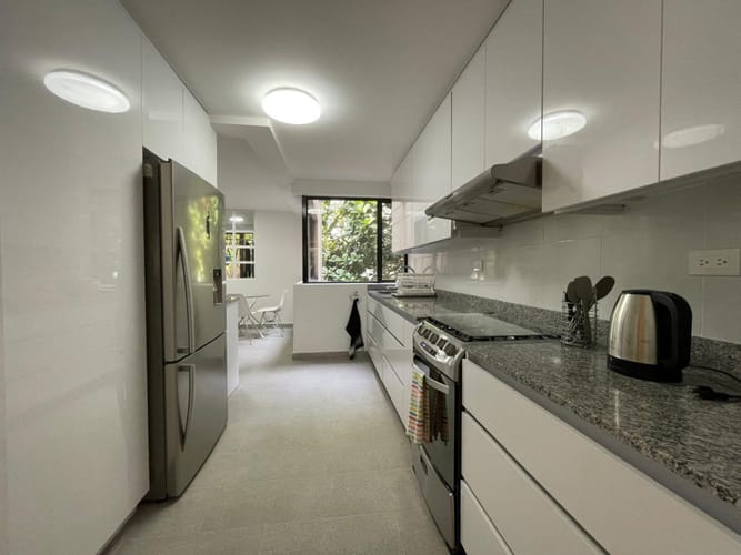 Apartamento de 3 alcobas en venta en Altos Del Poblado, Medellín, 210 m² · foto 5 de 23