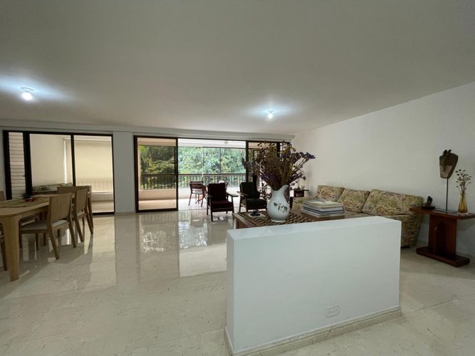 Apartamento de 3 alcobas en venta en Altos Del Poblado, Medellín, 210 m² · foto 9 de 23