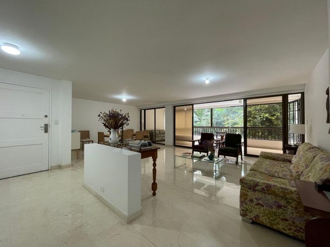 Apartamento de 3 alcobas en venta en Altos Del Poblado, Medellín, 210 m² · foto 17 de 23