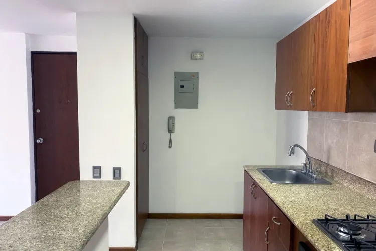 Apartamento de 3 alcobas en arriendo en Patio Bonito, Medellín, 91 m² · foto 9 de 16