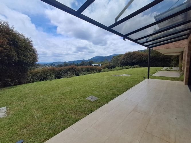 Casa de 5 alcobas en venta en Alcala, Envigado, 582 m² · foto 2 de 23