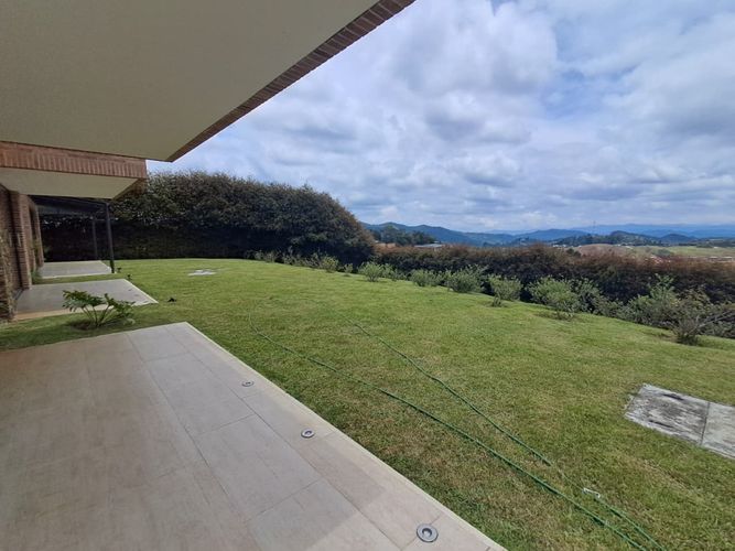 Casa de 5 alcobas en venta en Alcala, Envigado, 582 m² · foto 3 de 23