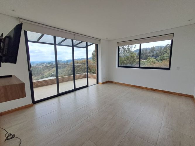 Casa de 5 alcobas en venta en Alcala, Envigado, 582 m² · foto 5 de 23