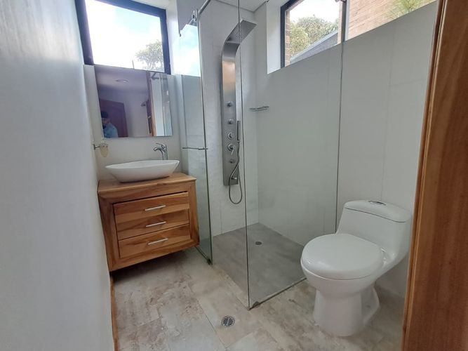 Casa de 5 alcobas en venta en Alcala, Envigado, 582 m² · foto 9 de 23