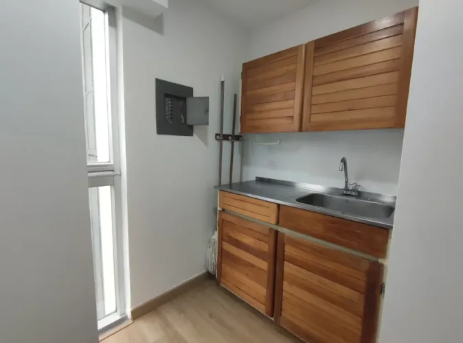 Oficina en arriendo en El Diamante No. 2, Medellín, 42 m² · foto 3 de 4