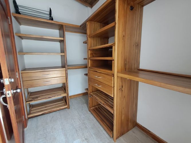 Casa de 5 alcobas en venta en Alcala, Envigado, 582 m² · foto 13 de 23