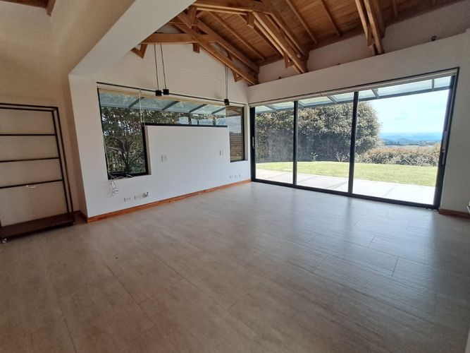 Casa de 5 alcobas en venta en Alcala, Envigado, 582 m² · foto 14 de 23