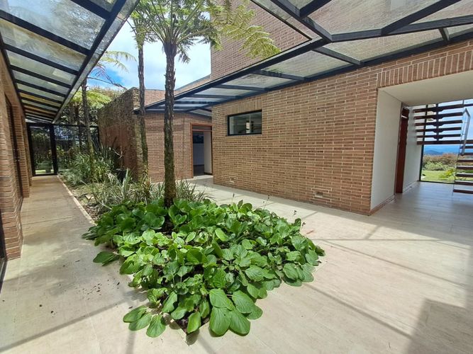 Casa de 5 alcobas en venta en Alcala, Envigado, 582 m² · foto 18 de 23