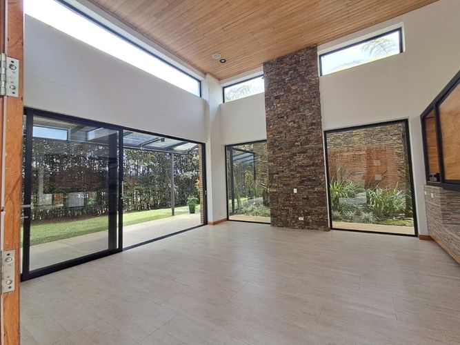 Casa de 5 alcobas en venta en Alcala, Envigado, 582 m² · foto 21 de 23