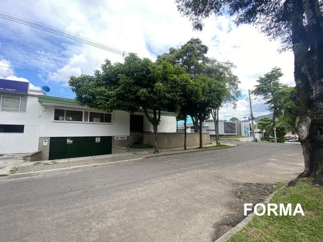 Casa de 4 alcobas en venta en Cadiz, Ibagué, 395 m² · foto 4 de 24