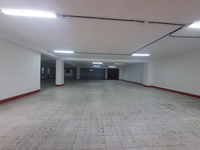 Bodega en arriendo en Caribe, Medellín, 530 m² · foto 2 de 10