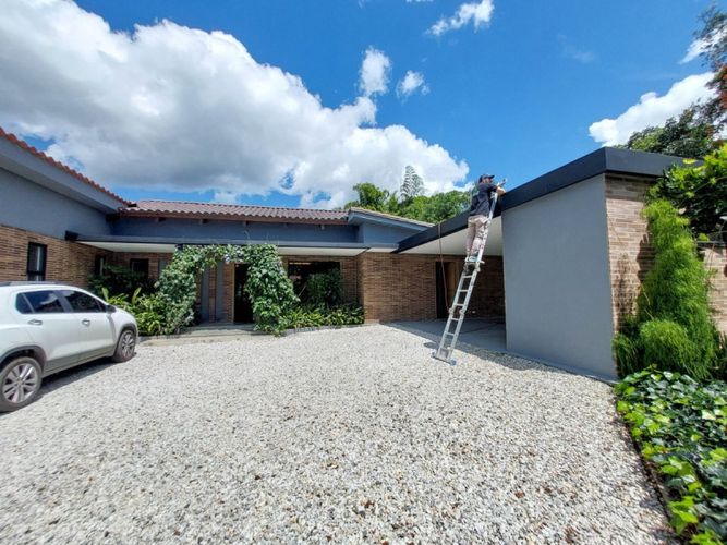 Casa de 3 alcobas en venta en La Convencion, Rionegro, 330 m² · foto 2 de 24