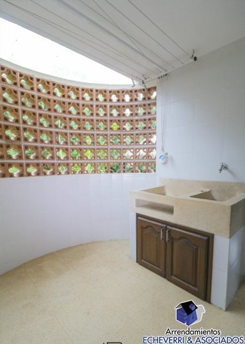Casa de 6 alcobas en venta en Loma Del Escobero, El Retiro, 1400 m² · foto 2 de 15