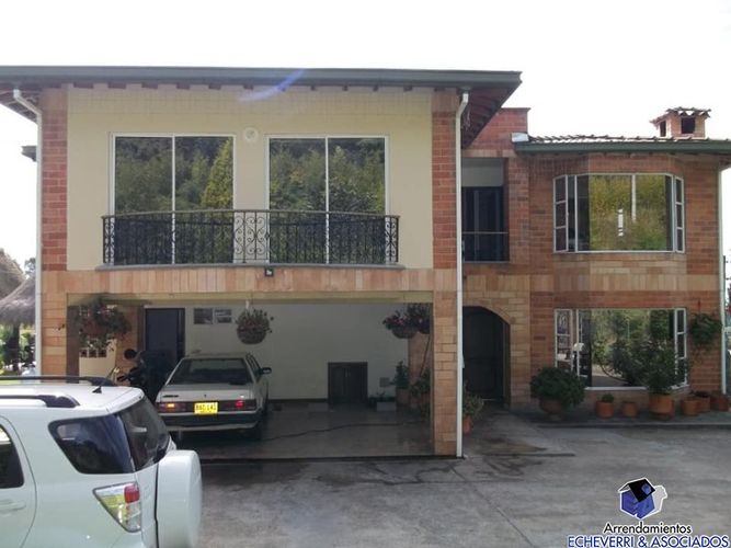 Casa de 6 alcobas en venta en Loma Del Escobero, El Retiro, 1400 m² · foto 3 de 15