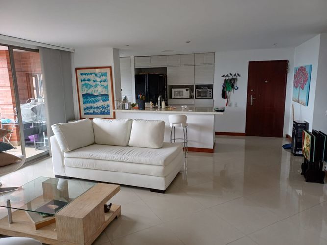 Apartamento de 3 alcobas en arriendo en El Tesoro, Medellín, 143 m² · foto 2 de 12