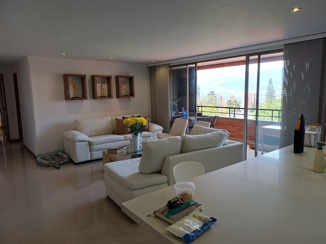 Apartamento de 3 alcobas en arriendo en El Tesoro, Medellín, 143 m² · foto 5 de 12