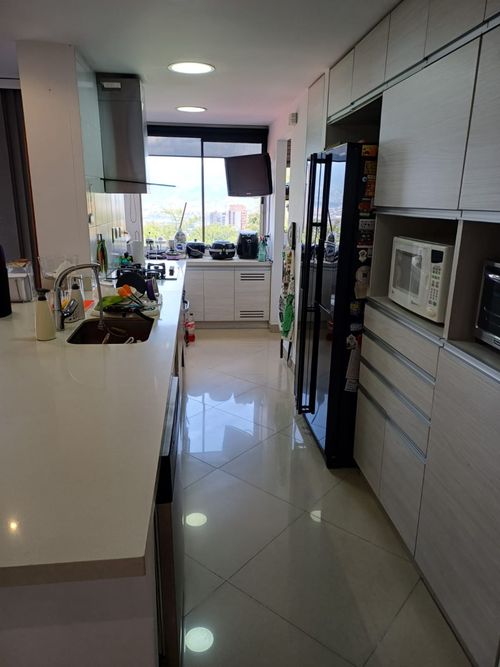 Apartamento de 3 alcobas en arriendo en El Tesoro, Medellín, 143 m² · foto 7 de 12