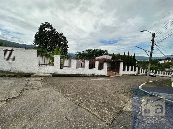 Casa de 5 alcobas en venta en Sotomayor, Bucaramanga, 350 m² · foto 2 de 20