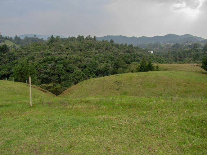 Lote en venta en Zona Centro, Envigado · foto 3 de 10