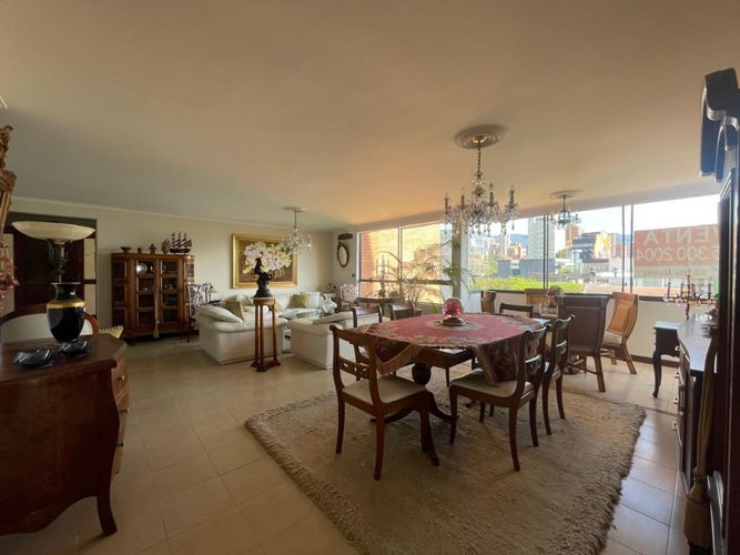 Apartamento de 3 alcobas en venta en Lalinde, Medellín, 191 m² · foto 3 de 16