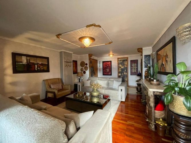 Apartamento de 3 alcobas en venta en Los Naranjos, Medellín, 226 m² · foto 2 de 16