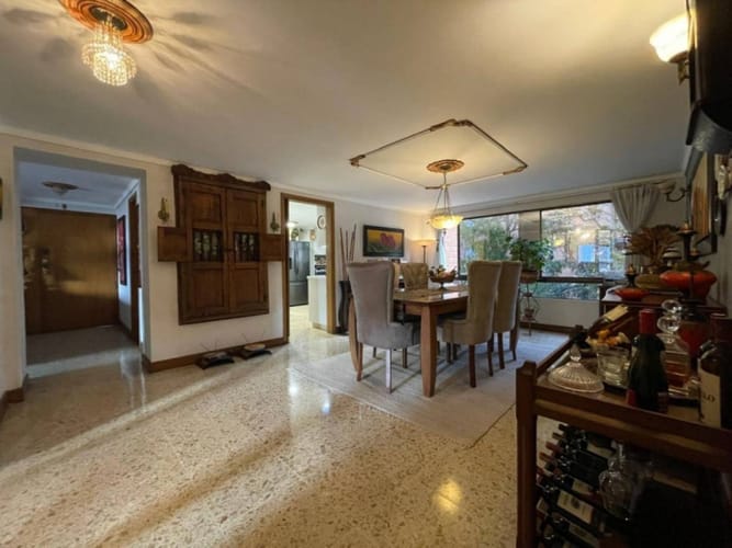 Apartamento de 3 alcobas en venta en Los Naranjos, Medellín, 226 m² · foto 3 de 16