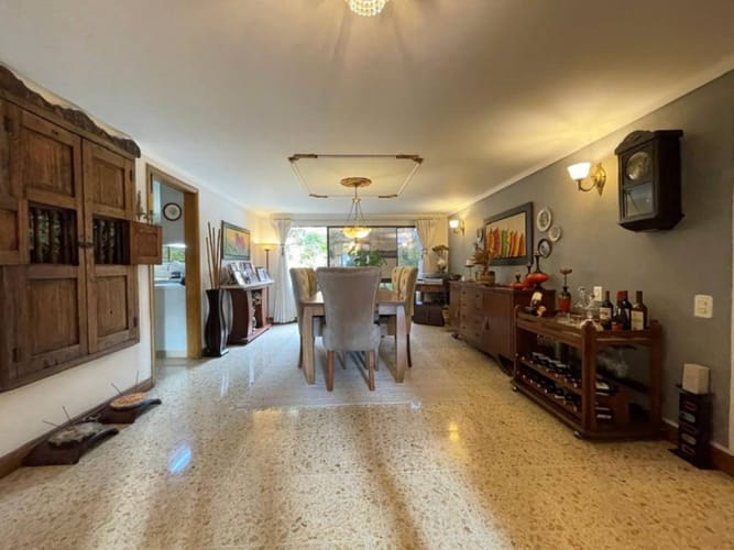 Apartamento de 3 alcobas en venta en Los Naranjos, Medellín, 226 m² · foto 9 de 16