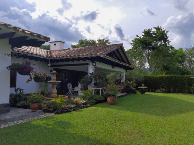 Casa de 4 alcobas en venta en Llano Grande, Rionegro, 348 m² · foto 2 de 15