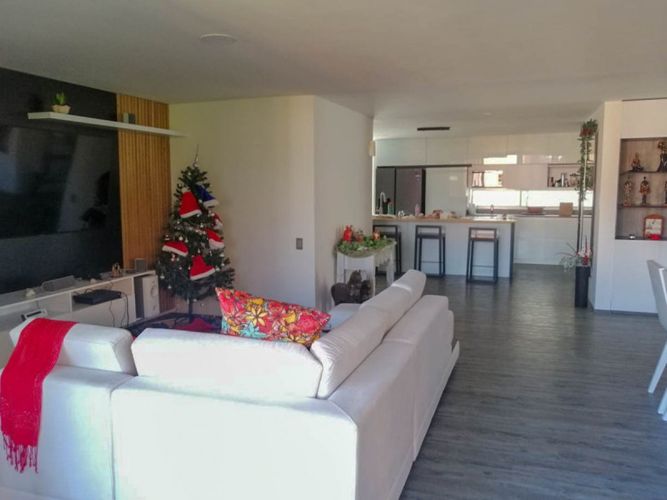 Apartamento de 3 alcobas en venta en El Poblado, Medellín, 185 m² · foto 2 de 17