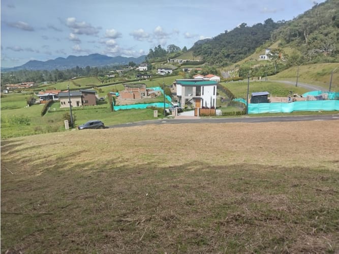 Lote en venta en El Tambo, La Ceja, 1055 m² · foto 2 de 8