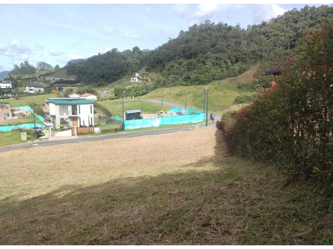 Lote en venta en El Tambo, La Ceja, 1055 m² · foto 3 de 8