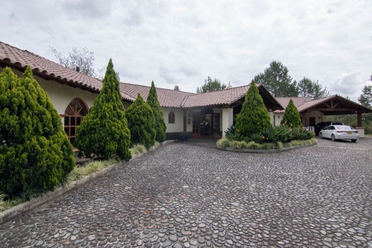 Casa de 4 alcobas en venta en Loma Del Escobero, Envigado, 600 m² · foto 3 de 24
