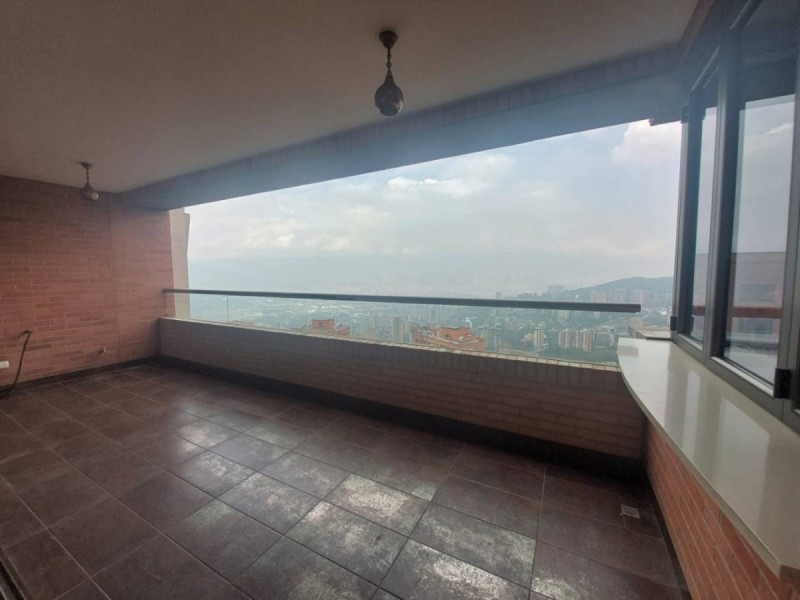 Apartamento en arriendo en El Poblado, Medellín · foto 2 de 20