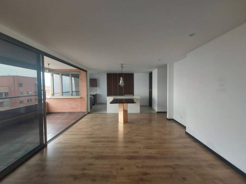 Apartamento en arriendo en El Poblado, Medellín · foto 3 de 20
