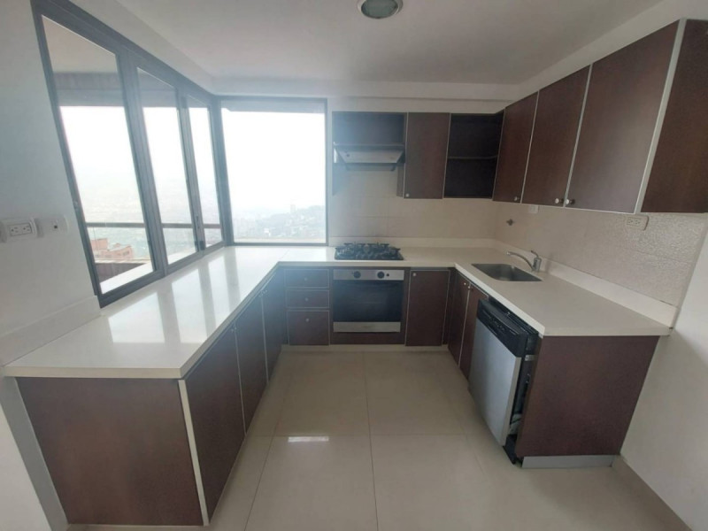 Apartamento en arriendo en El Poblado, Medellín · foto 14 de 20