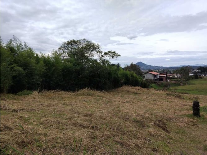 Lote en venta en El Tambo, La Ceja, 1748 m² · foto 2 de 6