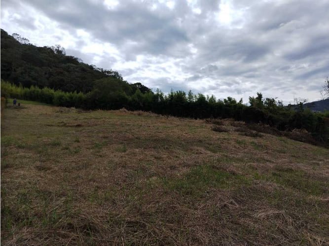 Lote en venta en El Tambo, La Ceja, 1748 m² · foto 3 de 6
