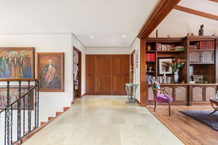 Casa de 4 alcobas en venta en El Tesoro, Medellín, 440 m² · foto 3 de 17