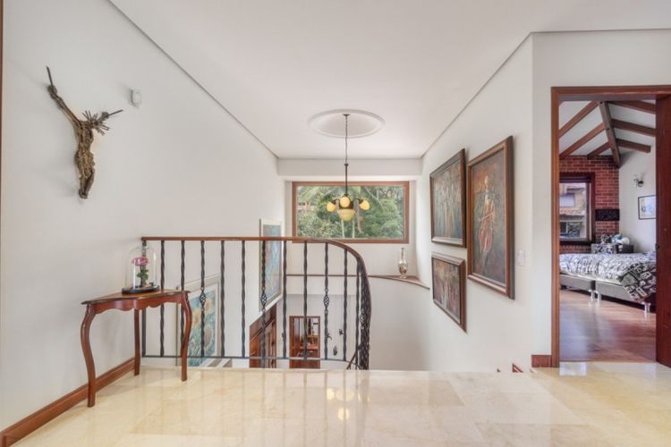 Casa de 4 alcobas en venta en El Tesoro, Medellín, 440 m² · foto 4 de 17