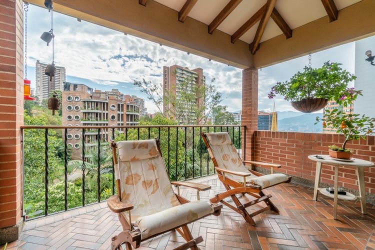 Casa de 4 alcobas en venta en El Tesoro, Medellín, 440 m² · foto 5 de 17
