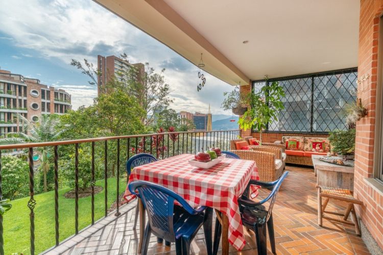 Casa de 4 alcobas en venta en El Tesoro, Medellín, 440 m² · foto 14 de 17