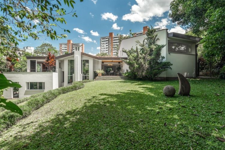 Casa de 5 alcobas en venta en El Esmeraldal, Envigado, 1077 m² · foto 7 de 18